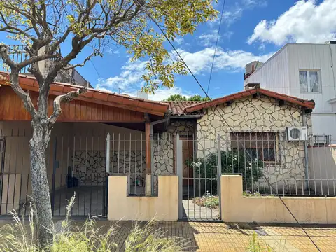 Casa3 amb con jardin y cochera en venta en Florida Belgrano/Oeste