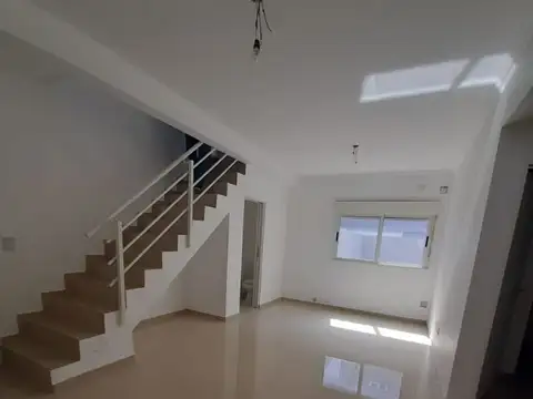 Depto Tipo Casa en Venta de 3 ambientes