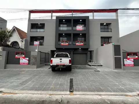 Cochera en subsuelo. Excelente ubicación: Hipolito Yrigoyen 7718, Banfield
