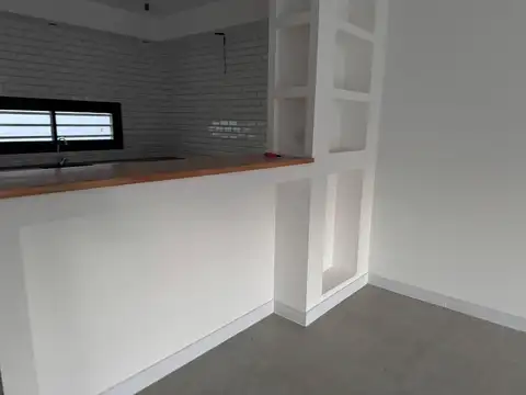 Depto Tipo Casa en Alquiler en Lisandro Olmos Etcheverry, $ 1.200.000