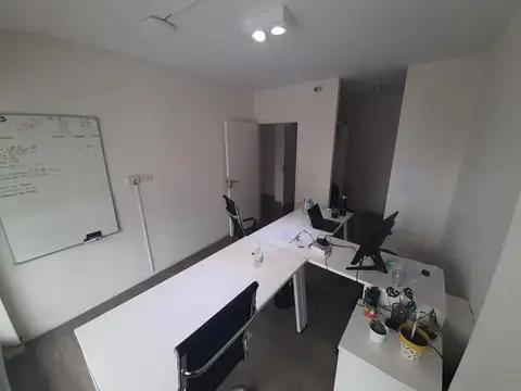 Oficina 4 ambientes con 2 baños