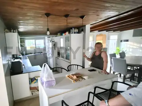 Casa en Venta con 4 cocheras