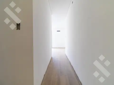 Casa en Alquiler con 2 cocheras
