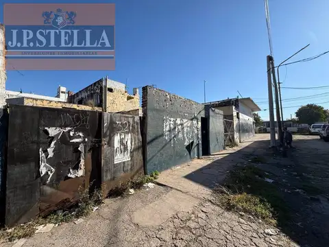 3 Locales y Dpto 3 amb en esquina s/ Avenida 560 m² Cub. Lote 657 m² - Isidro Casanova
