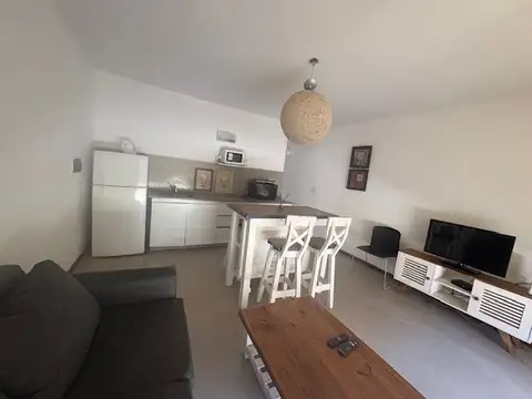 Lorenzo Lopez 1000, Piso PB