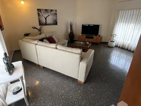 Casa en Venta con 4 cocheras