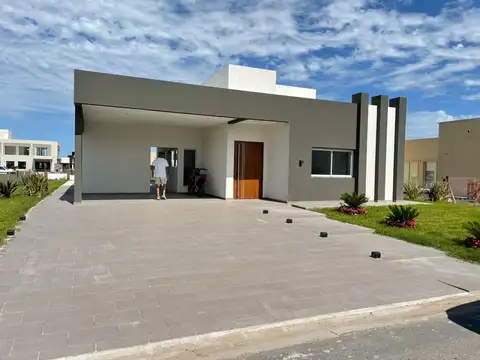 Casa - Venta - Argentina, Ezeiza - SARGENTO CABRAL 5600