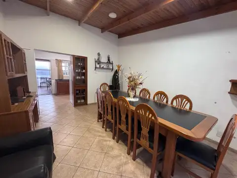 Casa 5 ambientes con 2 baños