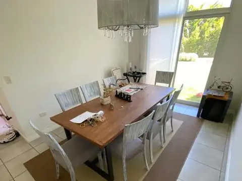 Excelente casa 5amb con pileta y parrilla!