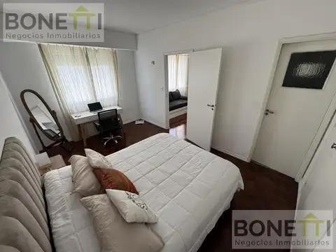Avenida Hipólito Yrigoyen 700