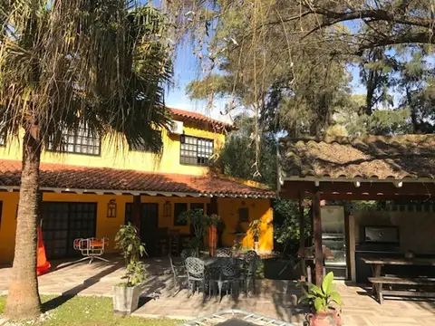 Imponente Casa Quinta en Moreno  1.704m² de Parque