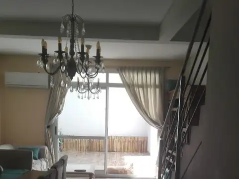 Depto Tipo Casa en Venta con 1 cocheras