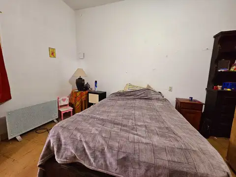 VENTA CASA 2 AMB CON FONDO QUILMES OESTE