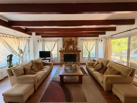 Casa 5 ambientes con 3 baños