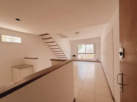 Vera Mujica 1450 - Departamento Duplex De 1 Dormitorio En Alquiler - Echesortu, Rosario