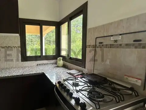 Casa 6 ambientes con 2 baños