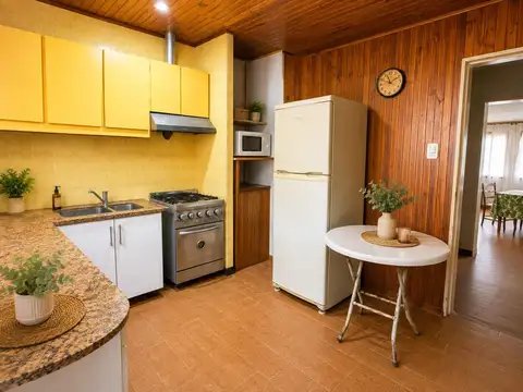 Casa 3 dormitorios, cochera, jardin, quincho - Castelar