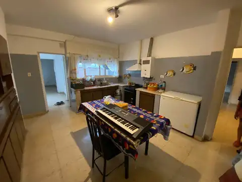 CASA + LOCAL DOBLE EN VILLA CABRERA, 433m2 CUB.