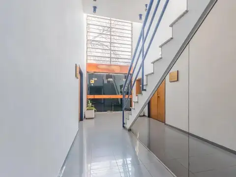 Oficina en Venta con 5 cocheras