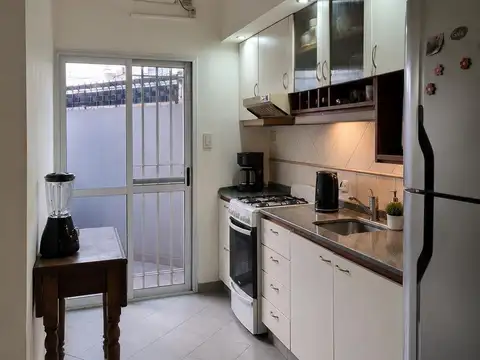Muy buen PH de 2 amb. en planta baja en alquiler en Carapachay 