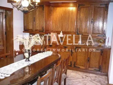 Casa 5 ambientes con 4 baños