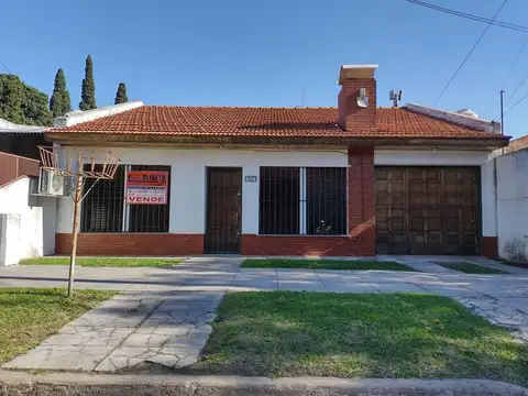 SOLIDO CHALET - BIEN DISTRIBUIDO