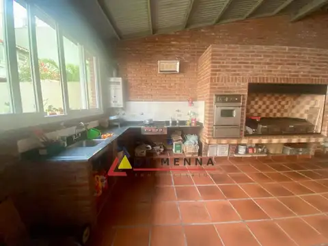 Casa en Venta con 3 cocheras