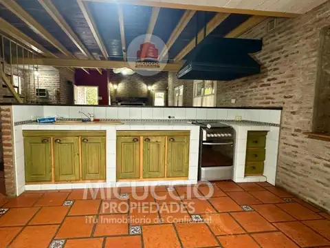 Casa en Alquiler con 1 cochera