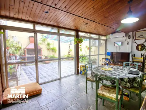 Chalet en 2 plantas 5 amb en venta, con patio y jardín de invierno - Olivos