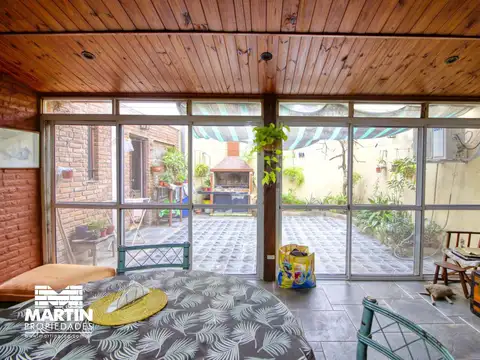 Chalet en 2 plantas 5 amb en venta, con patio y jardín de invierno - Olivos