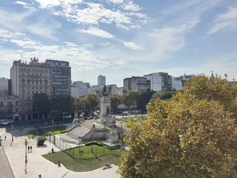 Avenida Hipólito Yrigoyen 1700