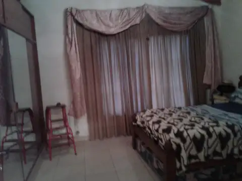 Villa Carlos Paz - Villa del Lago 5 ambientes dormitorio en suite cochera parque y pileta