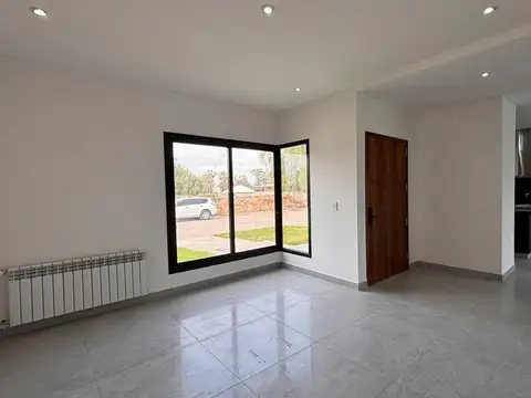 Casa 7 ambientes con 2 baños