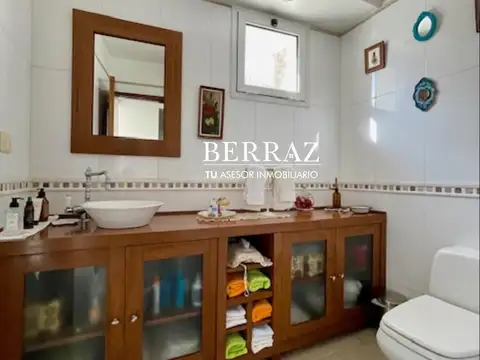 Casa 5 ambientes con 4 baños