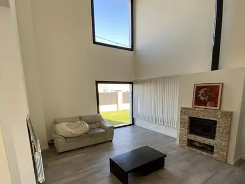 VENTA Casa en El Ciruelo y Av. El Olivo - Alvear