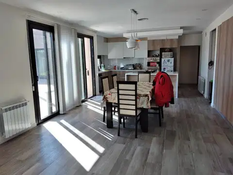 Casa 10 ambientes con 3 baños