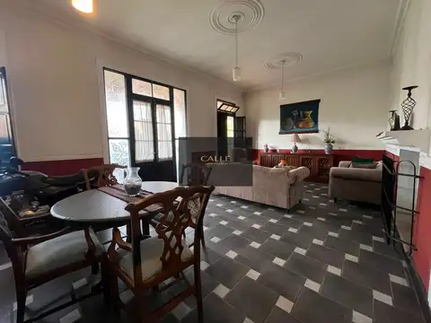 Casa en Venta con 2 cocheras