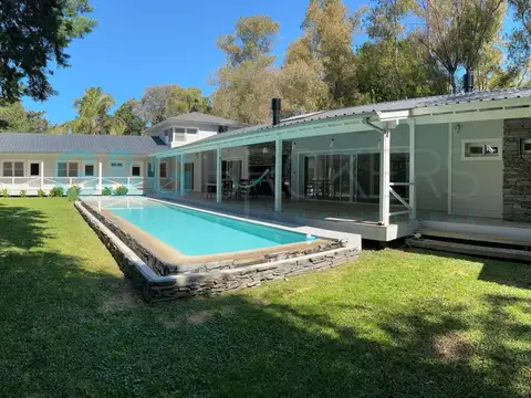 Casa en Venta con 4 cocheras