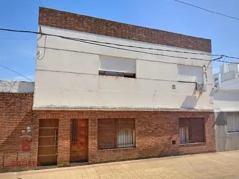 ¡ALQUILA! Casa en calle 58 e/ 25 y 26