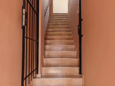 Departamento 6 ambientes con 2 baños