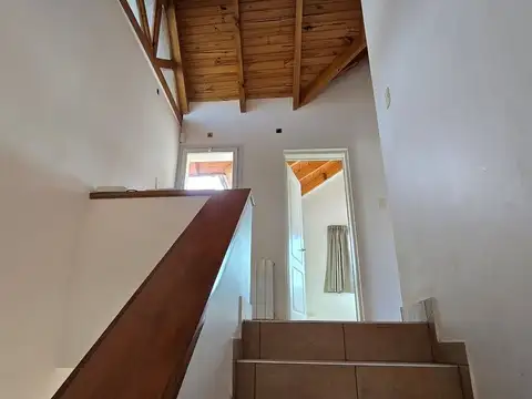 Casa en Alquiler con 2 cocheras