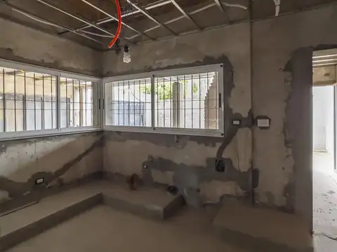 Casa 6 ambientes con 2 baños