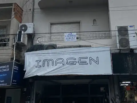VILLA BALLESTER CENTRO: DEPARTAMENTO AL FRENTE 1ER. PISO POR ESCALERA. APTO PROFESIONAL 