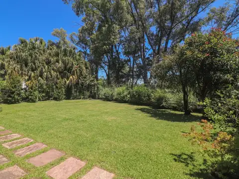 Casa en Venta con 3 cocheras