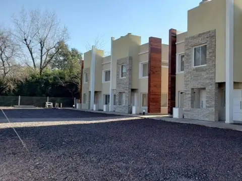 Venta. Dpto de 2 amb con coc sep y cochera. Muñiz. "Cañitas de San Ignacio". Muñiz. Casacuberta 862