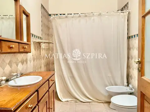 Casa 4 ambientes con 3 baños