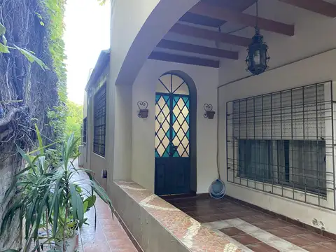 Casa en Banfield, AMPLIA, lavadero, 3 BAÑOS , 3 DORMITORIOS Y QUINCHO