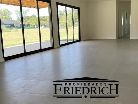 Casa 4 ambientes con 3 baños