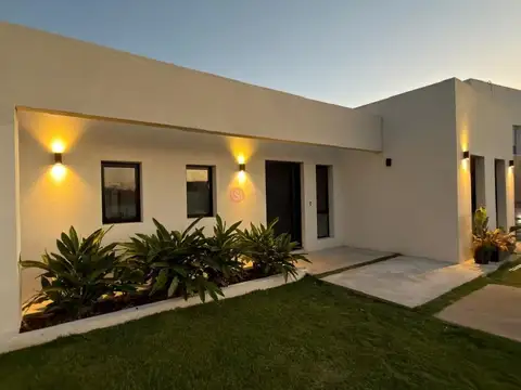 Casa  en Venta en San Ramiro, Pilar del Este, Pilar