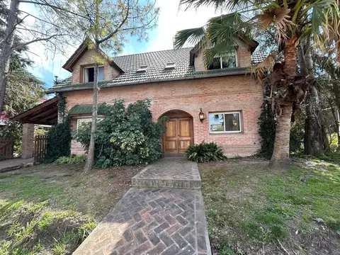 VENTA DE CASA 6 AMB EN BARRIO CERRADO ALTOS DEL SOL